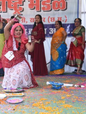 महिला केंद्र का होली मिलन और अंतराष्ट्रीय महिला दिवस