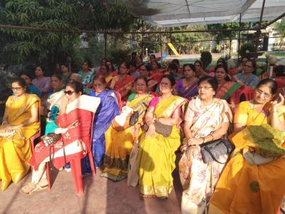 महिला केंद्र का होली मिलन और अंतराष्ट्रीय महिला दिवस