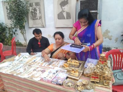 महिला केंद्र का होली मिलन और अंतराष्ट्रीय महिला दिवस