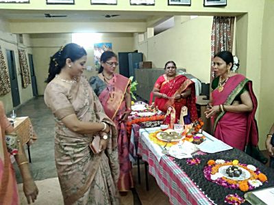 महिला केंद्र का होली मिलन और अंतराष्ट्रीय महिला दिवस