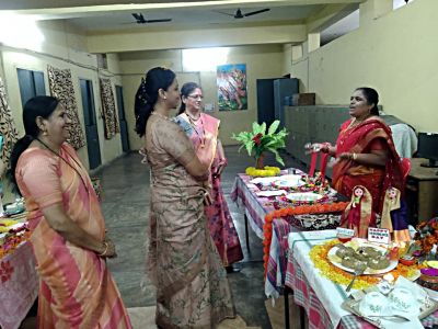 महिला केंद्र का होली मिलन और अंतराष्ट्रीय महिला दिवस