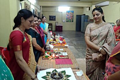 महिला केंद्र का होली मिलन और अंतराष्ट्रीय महिला दिवस