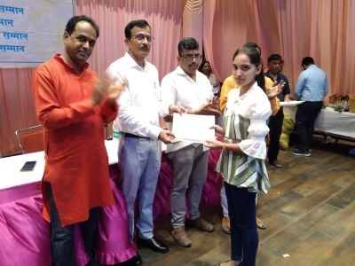 महाराष्ट्र मंडल में हुआ विद्यार्थी सम्मान समारोह, देखें तस्वीरें.....