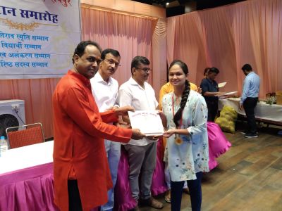 महाराष्ट्र मंडल में हुआ विद्यार्थी सम्मान समारोह, देखें तस्वीरें.....