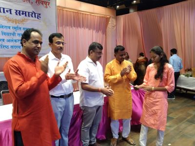 महाराष्ट्र मंडल में हुआ विद्यार्थी सम्मान समारोह, देखें तस्वीरें.....
