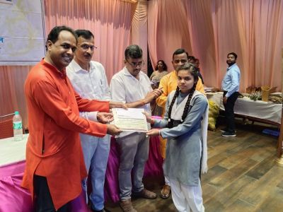 महाराष्ट्र मंडल में हुआ विद्यार्थी सम्मान समारोह, देखें तस्वीरें.....