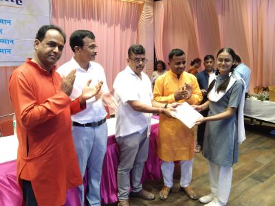 महाराष्ट्र मंडल में हुआ विद्यार्थी सम्मान समारोह, देखें तस्वीरें.....