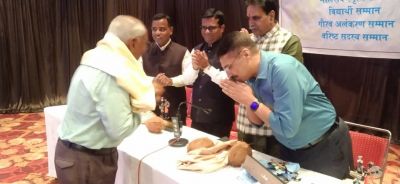 देखे तस्वीरें : महाराष्ट मंडल में गौरव अलंकरण और विद्यार्थी सम्मान