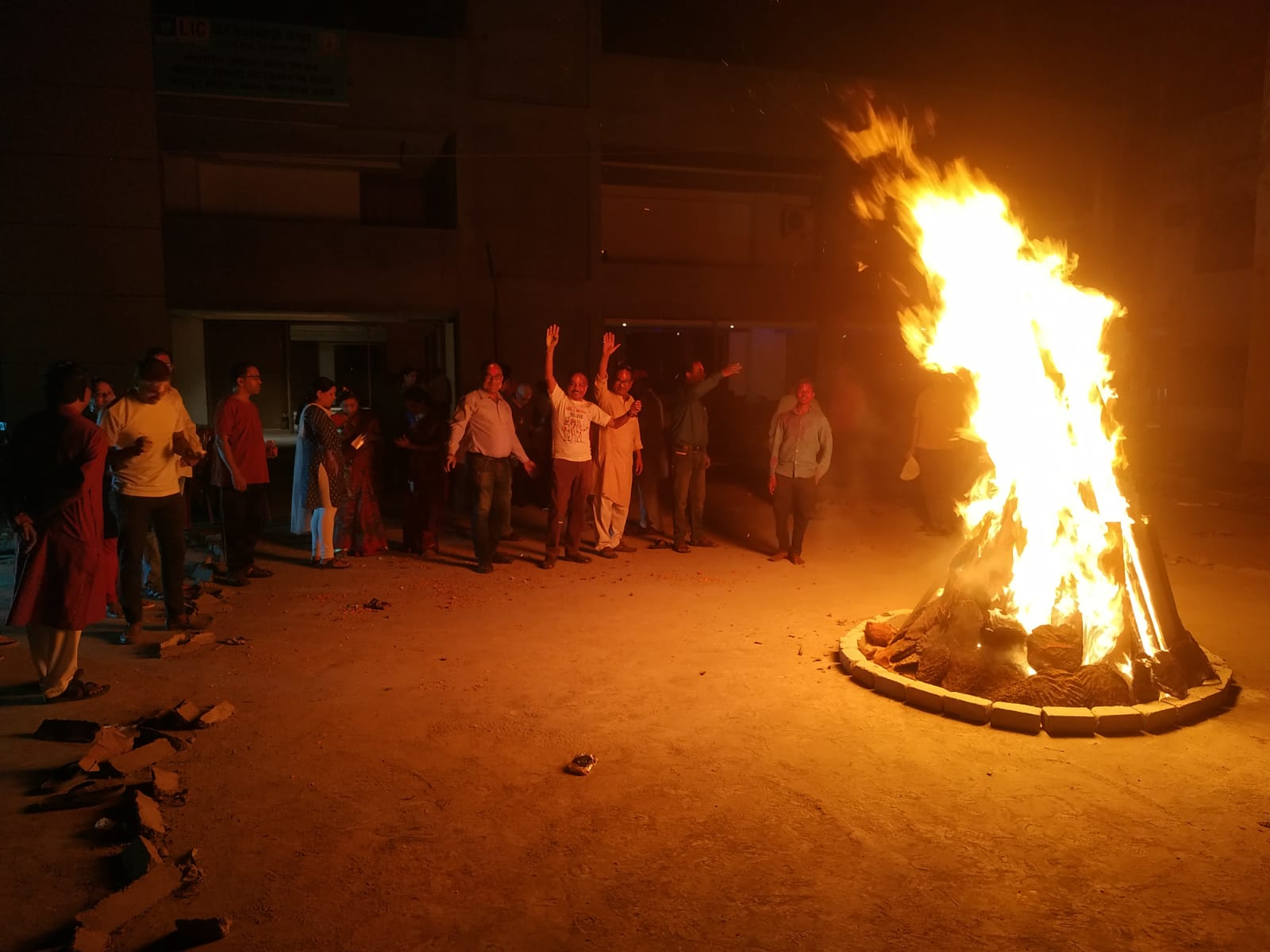 महाराष्ट्र मंडल में धूमधाम से होलिका दहन