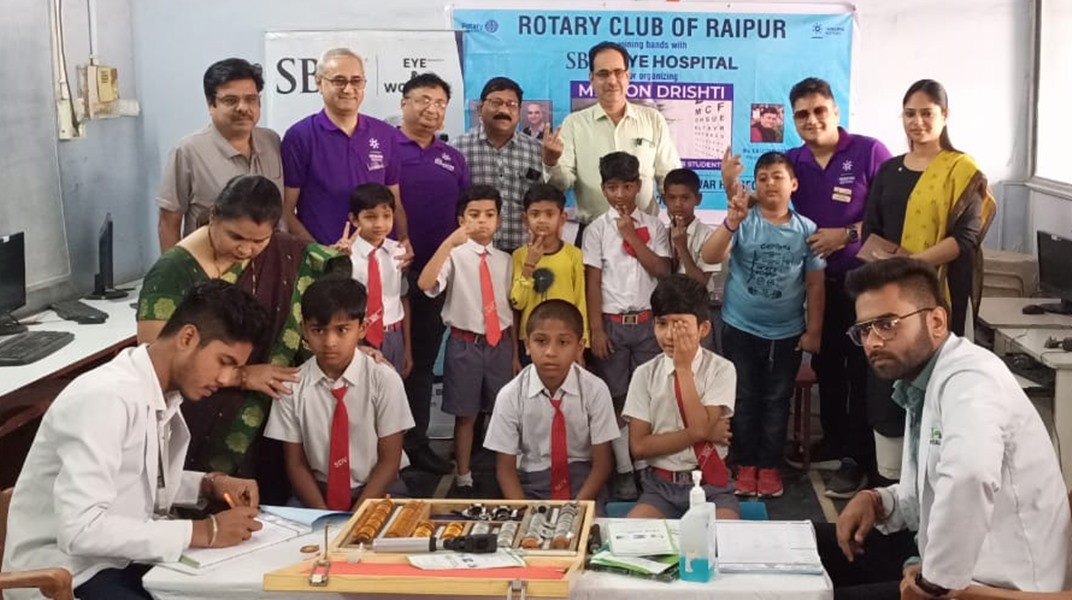 Mission Drishti: संत ज्ञानेश्वर स्कूल के 130 बच्चों की आंखों की हुई जांच