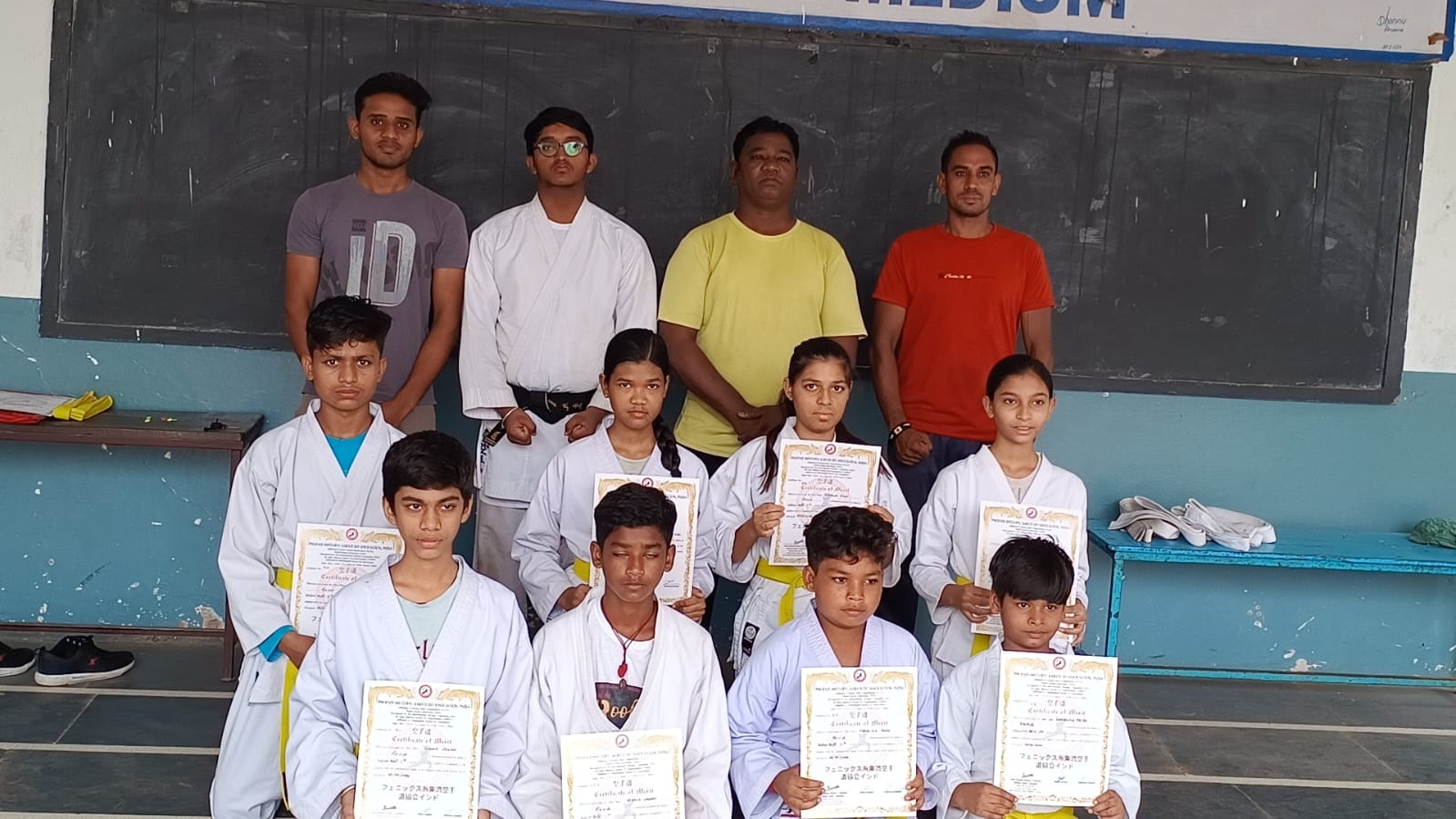 एसडीवी के 9 बच्चों ने कराते में पास किया वाइट टू यलो बेस्ट टेस्ट